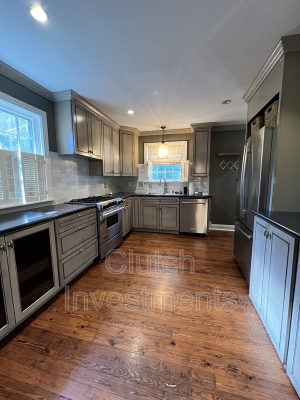Building Photo - 527 S Goodlett St