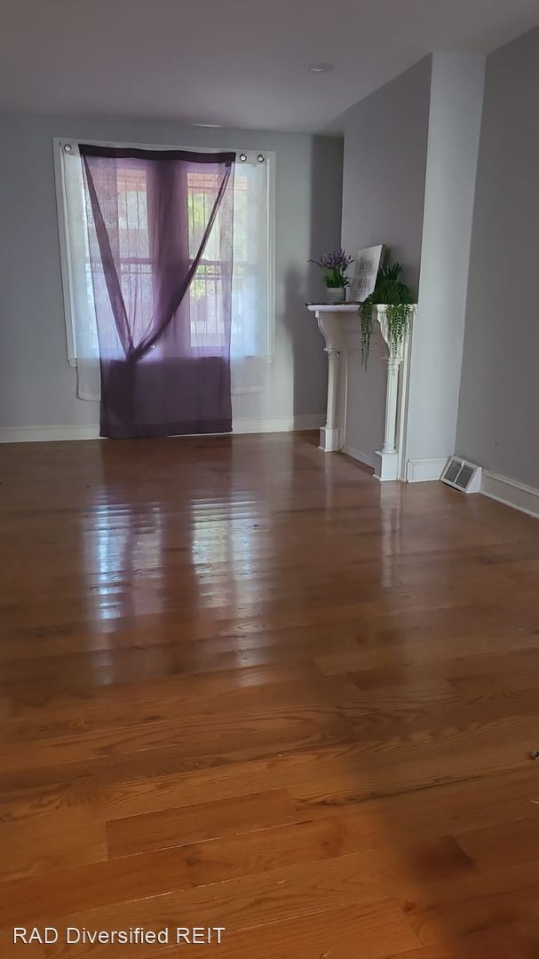 Building Photo - 3 br, 1 bath House - 404 N Wanamaker St