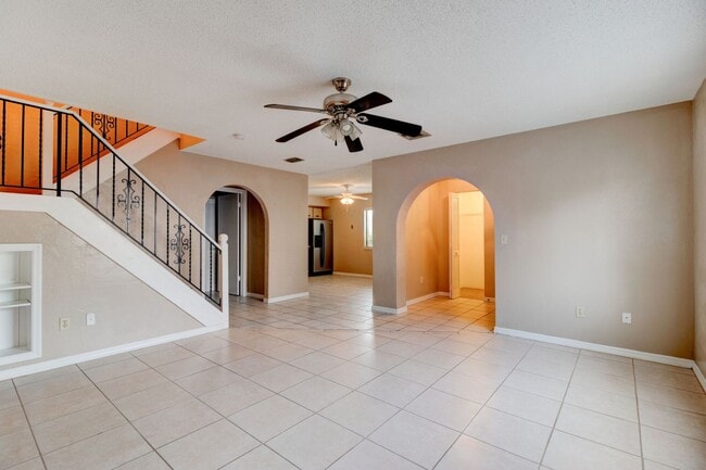 Building Photo - Cozy Townhome in South Daytona!