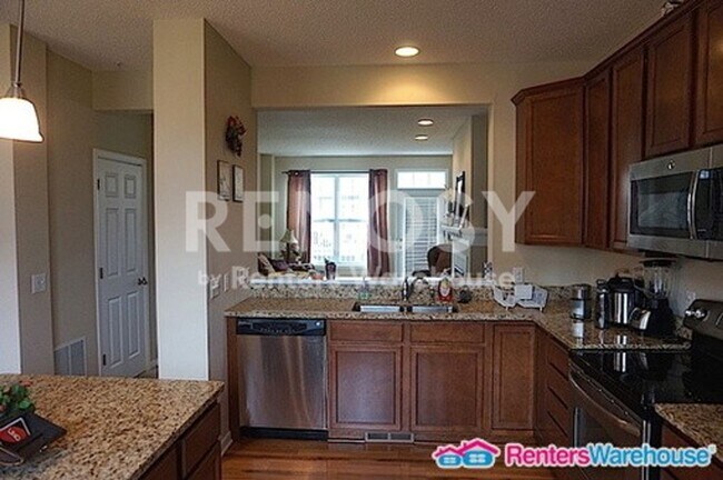 Foto del edificio - Stunning 3BD/2.5BA Townhouse in Maple Grove