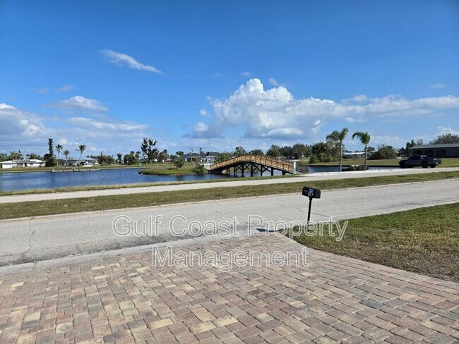 Foto del edificio - 119 Boundary Blvd