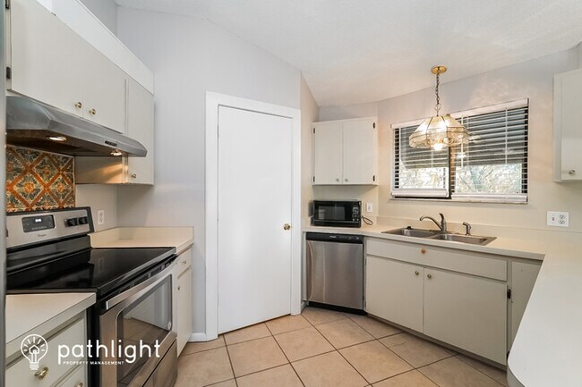 Building Photo - 903 Hagle Park Rd, Bradenton, FL, 34212