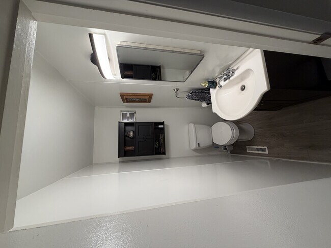Foto del edificio - 610 Sloop Rd