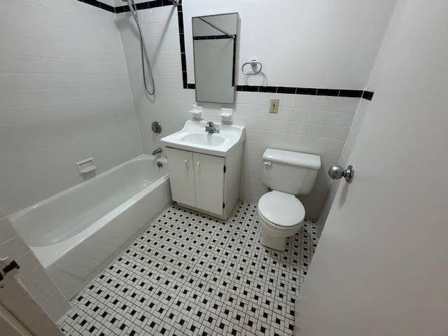 Building Photo - 46 W 127th St