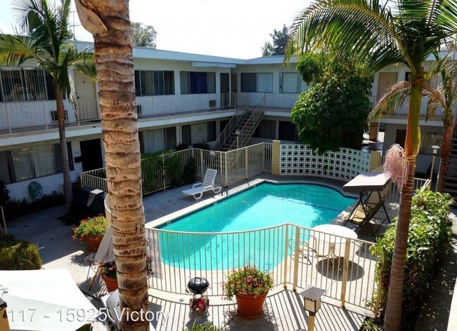 Interior Photo - 15925 Victory Blvd