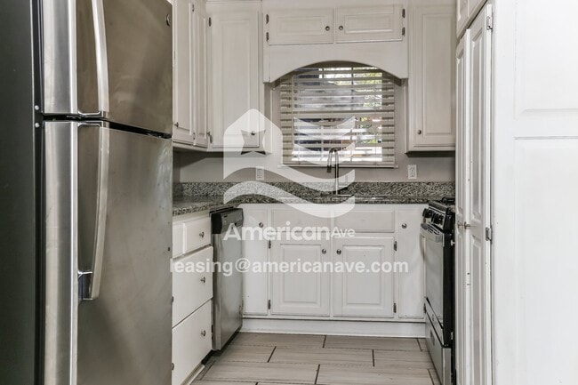 Foto del edificio - 12 Deerfield Dr