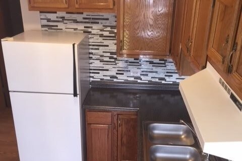 Kitchen - 1526 N Cedar Lake Rd