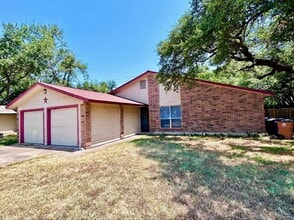 Building Photo - 8802 Pineridge Dr