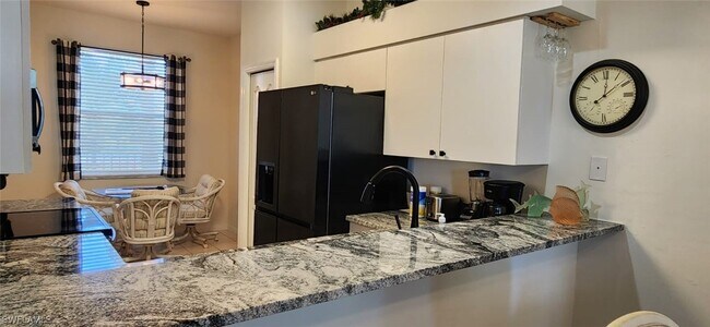 Foto del edificio - 8076 Queen Palm Ln