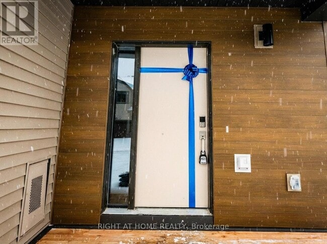 Building Photo - 425 Mortar Terrace