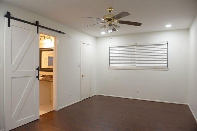 Building Photo - 9215 Kempwood Dr