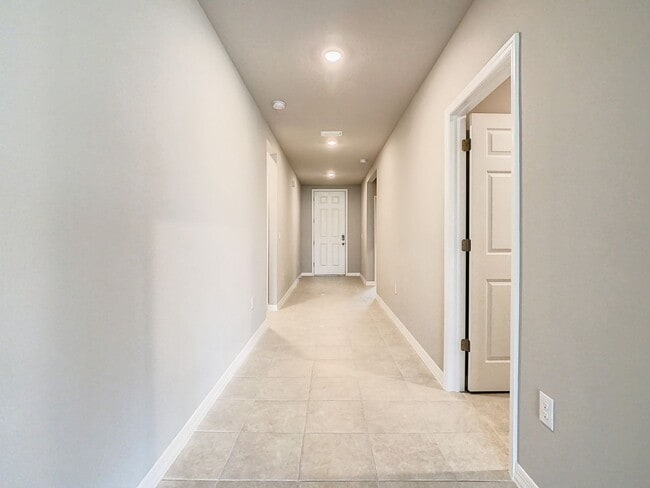 Building Photo - Amazing & Spacious 4 Bedroom, 3 Bathroom H...