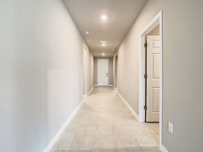 Foto del edificio - Amazing & Spacious 4 Bedroom, 3 Bathroom H...