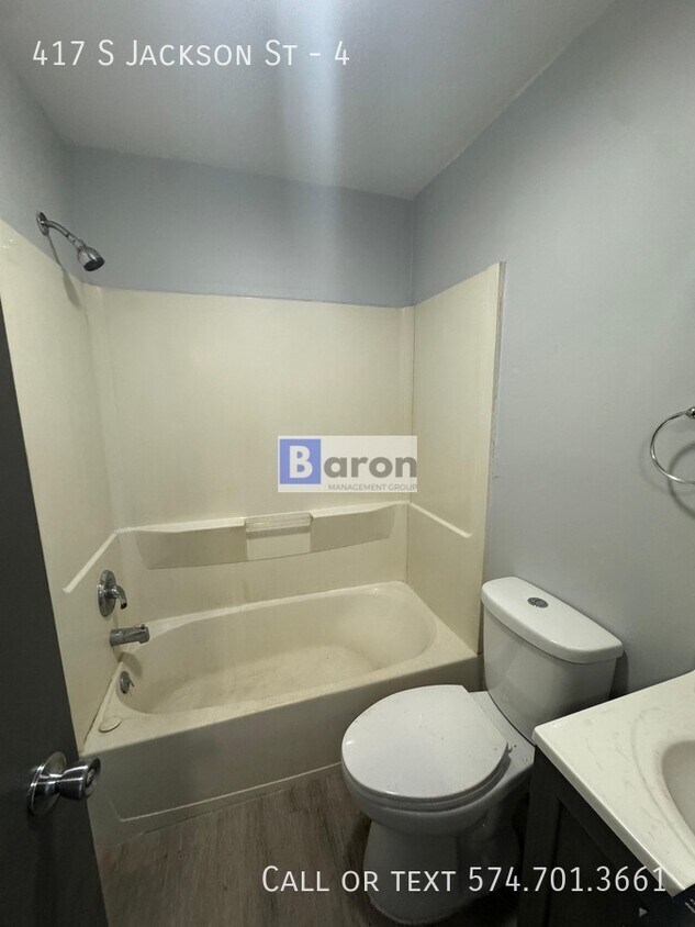 Building Photo - 417 S Jackson St