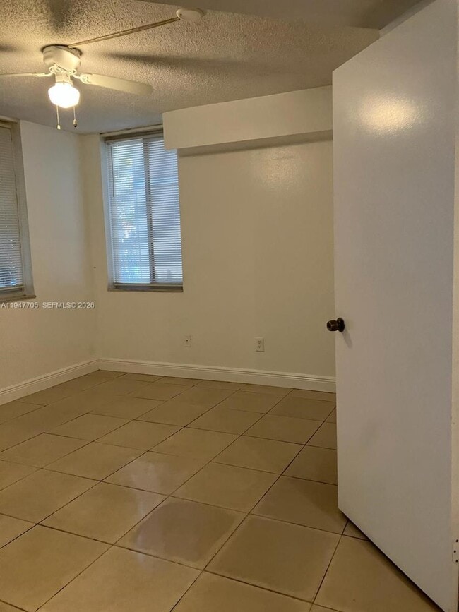 Foto del edificio - 4035 W McNab Rd