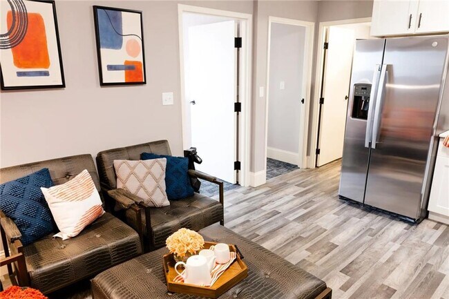 Building Photo - 101 Cedar St