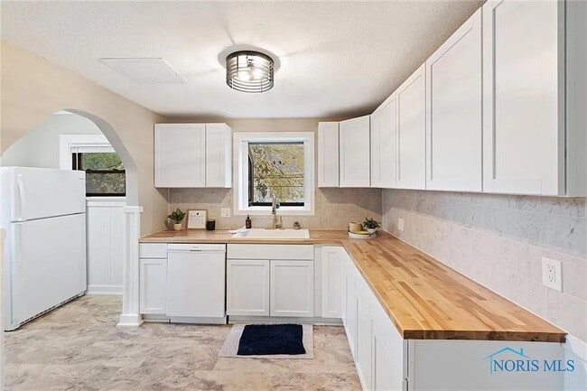 Building Photo - 4422 Overland Pkwy