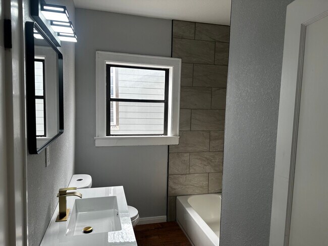 Building Photo - 2412 Summer Ave