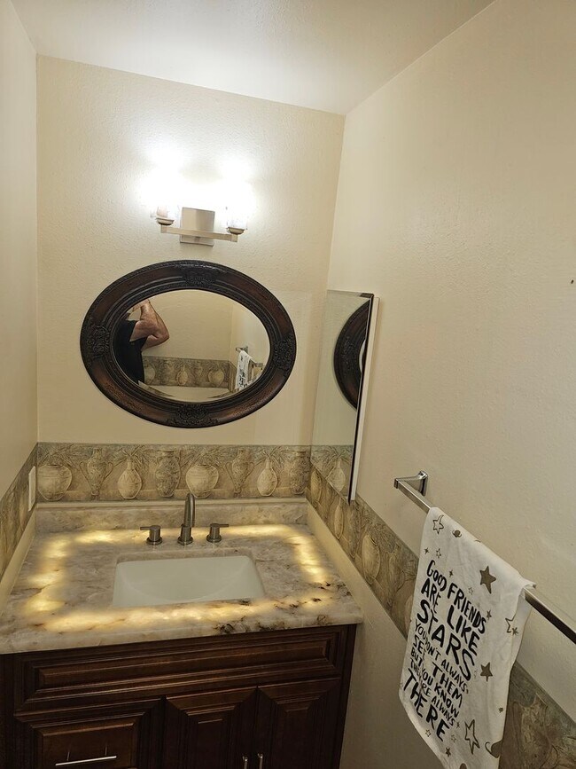 Foto del edificio - Remodeled 2bedroom 1.5 Bath Townhouse