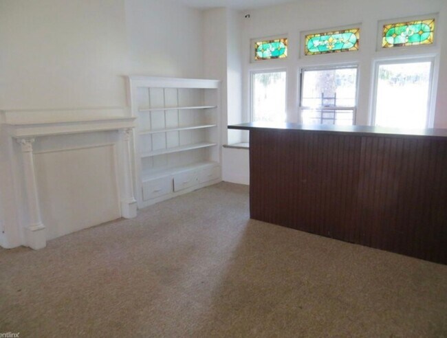 Foto del edificio - 6 bedrooms Student Housing Available for r...