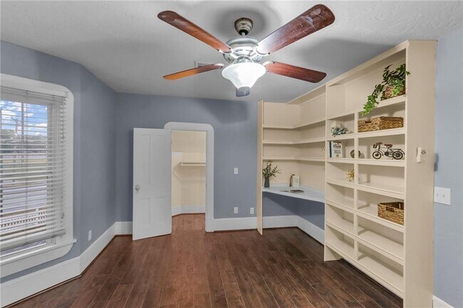 Foto del edificio - 722 S College St