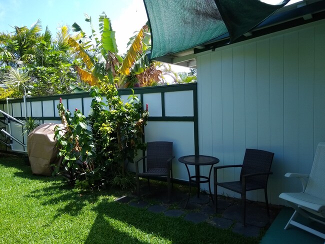 Shaded Seating Area - 291 Awakea Rd