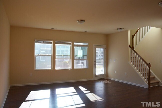 Foto del edificio - 1111 Sky Top Dr