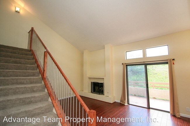Building Photo - 3 br, 2 bath Apartment - 1947 Swallow Lane