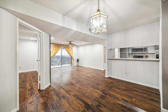 Foto del edificio - 3085 Walnut Bend Ln