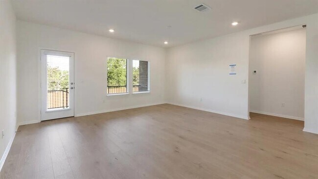 Foto del edificio - 2421 Cattle Baron Trl