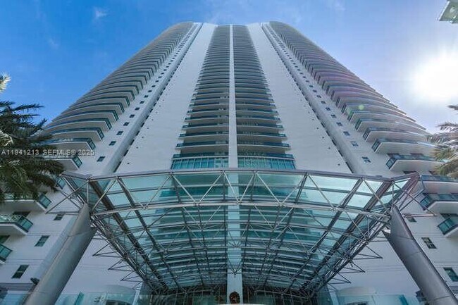 Foto del edificio - 1331 Brickell Bay Dr