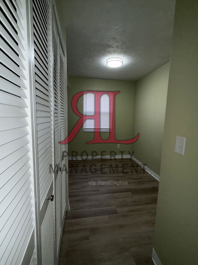 Building Photo - 596 E Gates St