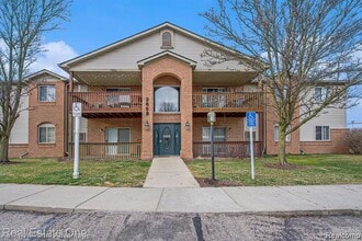 Building Photo - 2658 Stadium View Dr