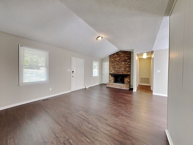 Building Photo - 551 Texas Trail