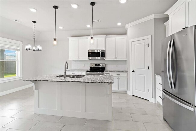 Building Photo - 9 E Loveland Loop