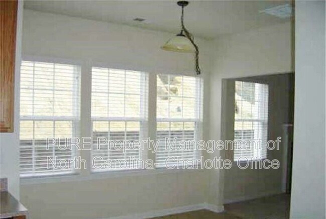Foto del edificio - 7227 Tanners Creek Dr