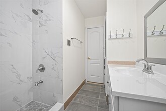 Building Photo - 7950 Longridge Dr