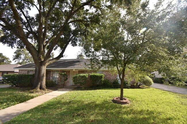 Building Photo - 431 Applewhite Dr