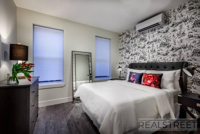 Building Photo - Stunning NEW 2 BED in Cobble Hill!