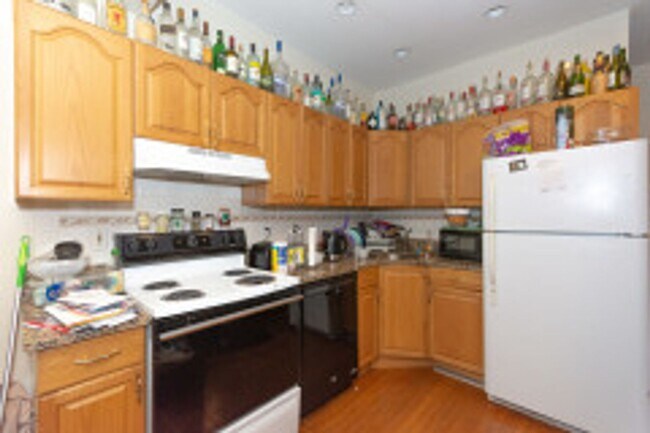 Foto del edificio - Huge BU Central Campus 2 Bed/2 Bath on Gibbs St for 9/1/2026  -  NO BROKER FEE!!!!
