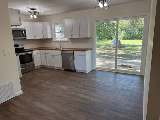 Building Photo - 7209 S Chautauqua St