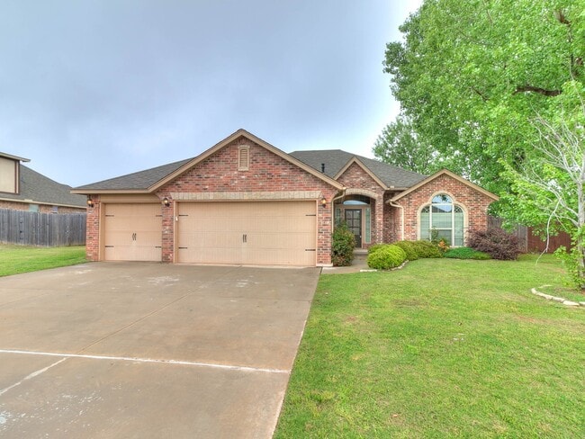 Building Photo - 4 Bedrooms/3Car/Edmond Schools -  Community Pool- Storm Shelter