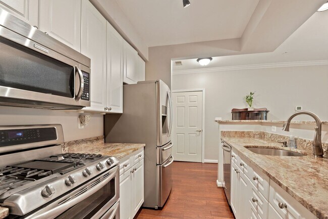 Building Photo - Beautiful 2bed/2bath at Camerson Station