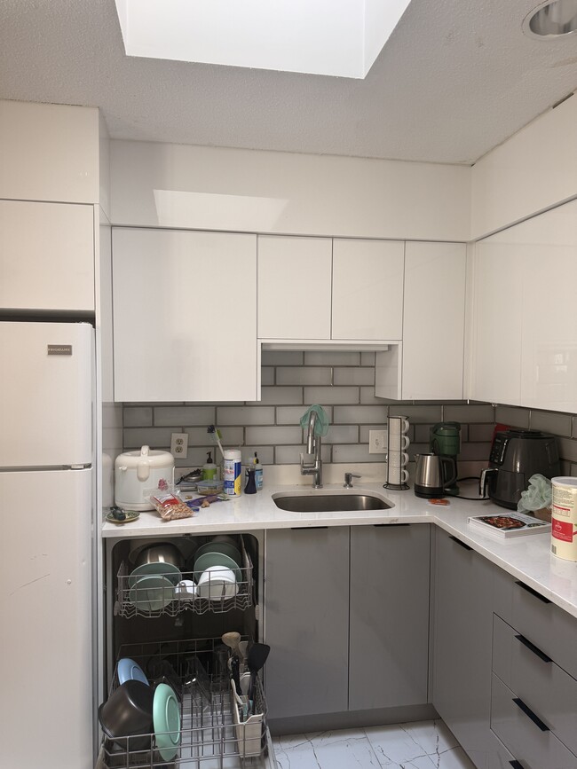 Building Photo - 73 Gainsborough St