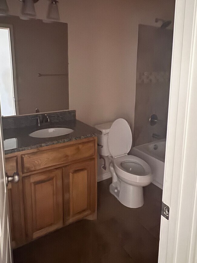 Building Photo - Step into comfort and modern convenience with this charming 3-bedroom, 2-bathroom home in Sherman...