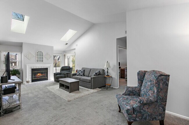 Building Photo - 2870 Meadow Ln