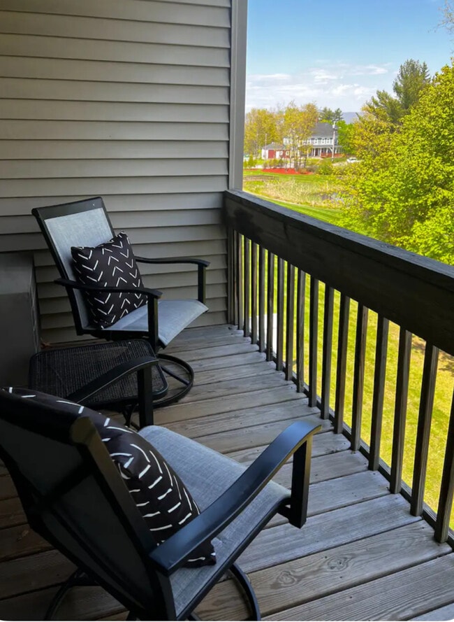 Building Photo - 9 Treetop Cir