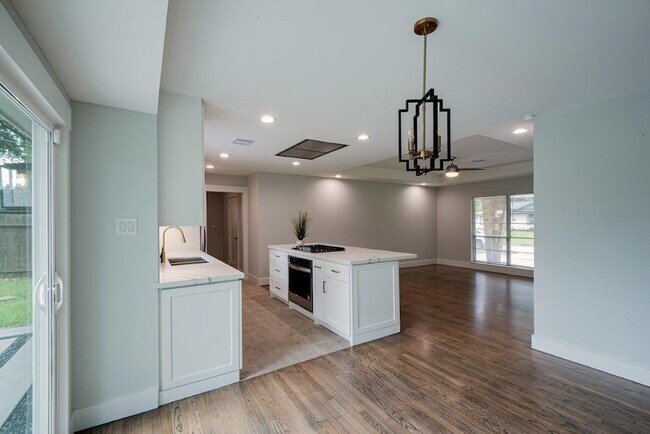 Building Photo - 1135 Stonecrest Dr