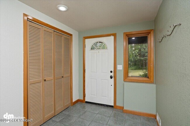 Building Photo - 5625 E Rosebud Ct