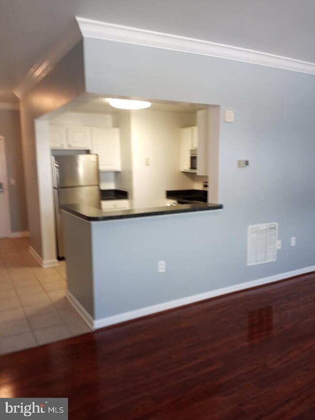 Building Photo - 23 Pierside Dr